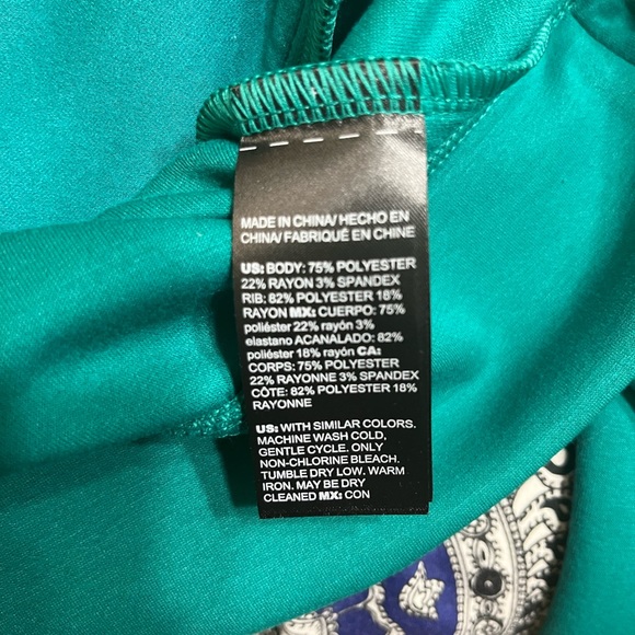 Chico’s Front Pocket Tunic and Matching Joggers - Picture 7 of 8